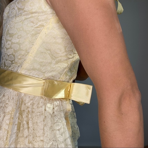 Vintage Yellow & White Full Lace Dress with Green Shoulders - Picture 5 of 11